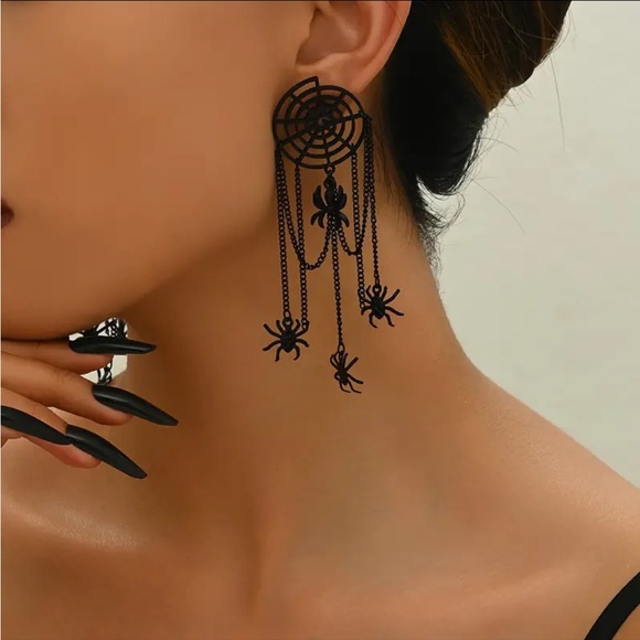 🕷️Black Iron Spider Web Earrings with Chains & Spiders - Picture 11 of 12